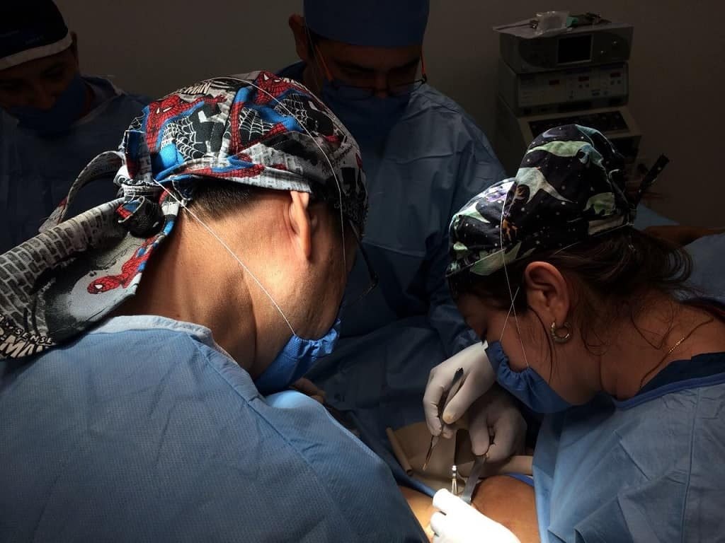 que-se-debe-saber-sobre-la-cirugia-articular-de-hombro-y-rodilla